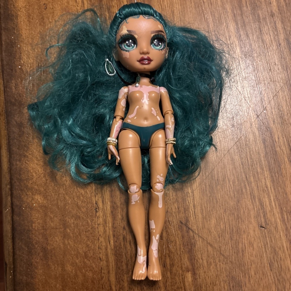Nude Rainbow High Jewel Richie Doll Articulated Series 4 Emerald Green Vitiligo